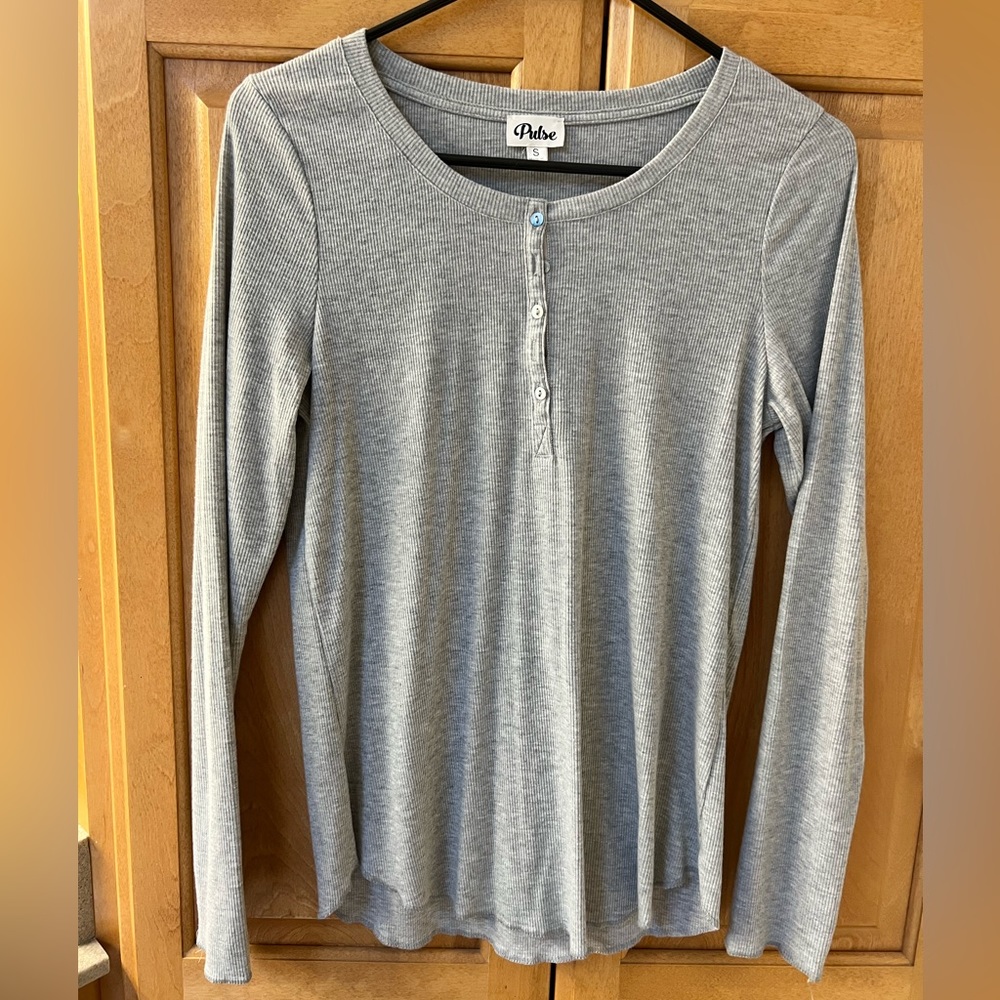 Pulse boutique Henley! Never worn